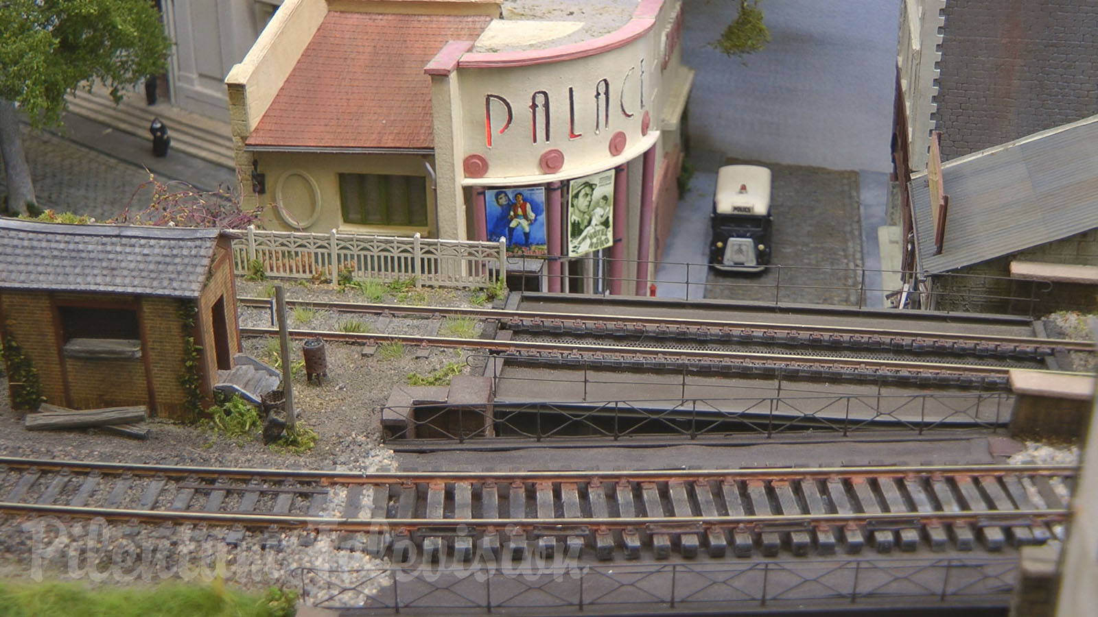 The Circular Railway of Paris - La Petite Ceinture - Model Railroad Diorama by François Joyau