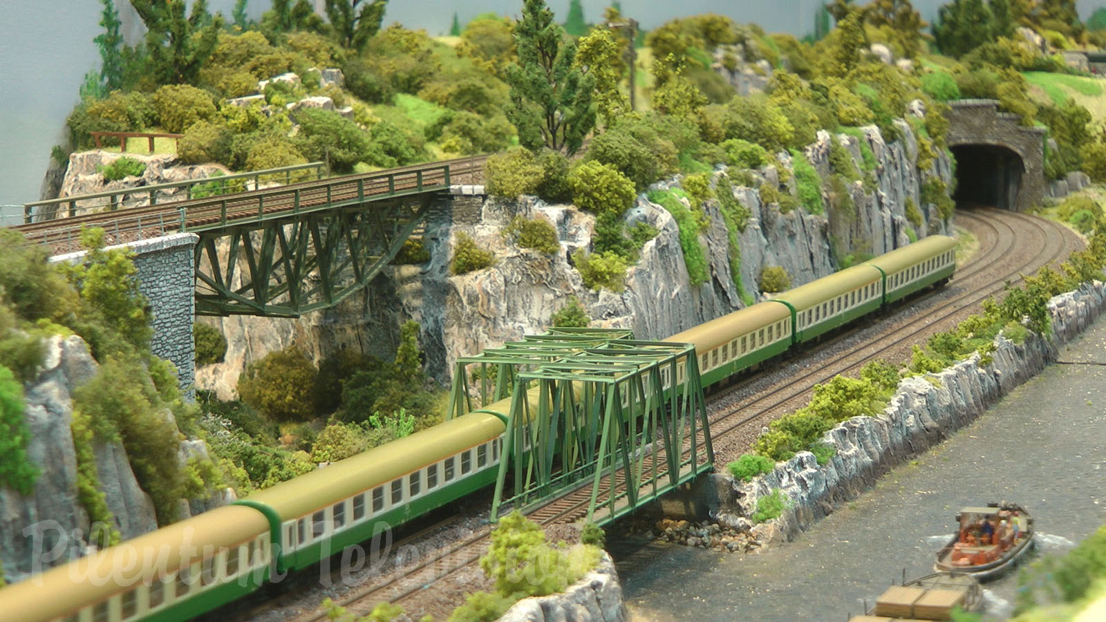 N Scale Model Train Layout - Modular Model Railroad from Germany with Diesel Locomotives