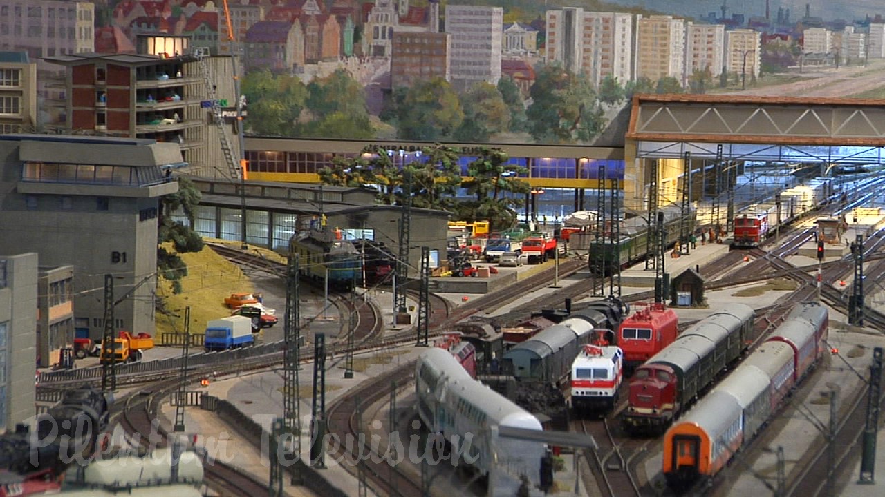 O Scale Trains at the Dresden Transport Museum by Pilentum Television