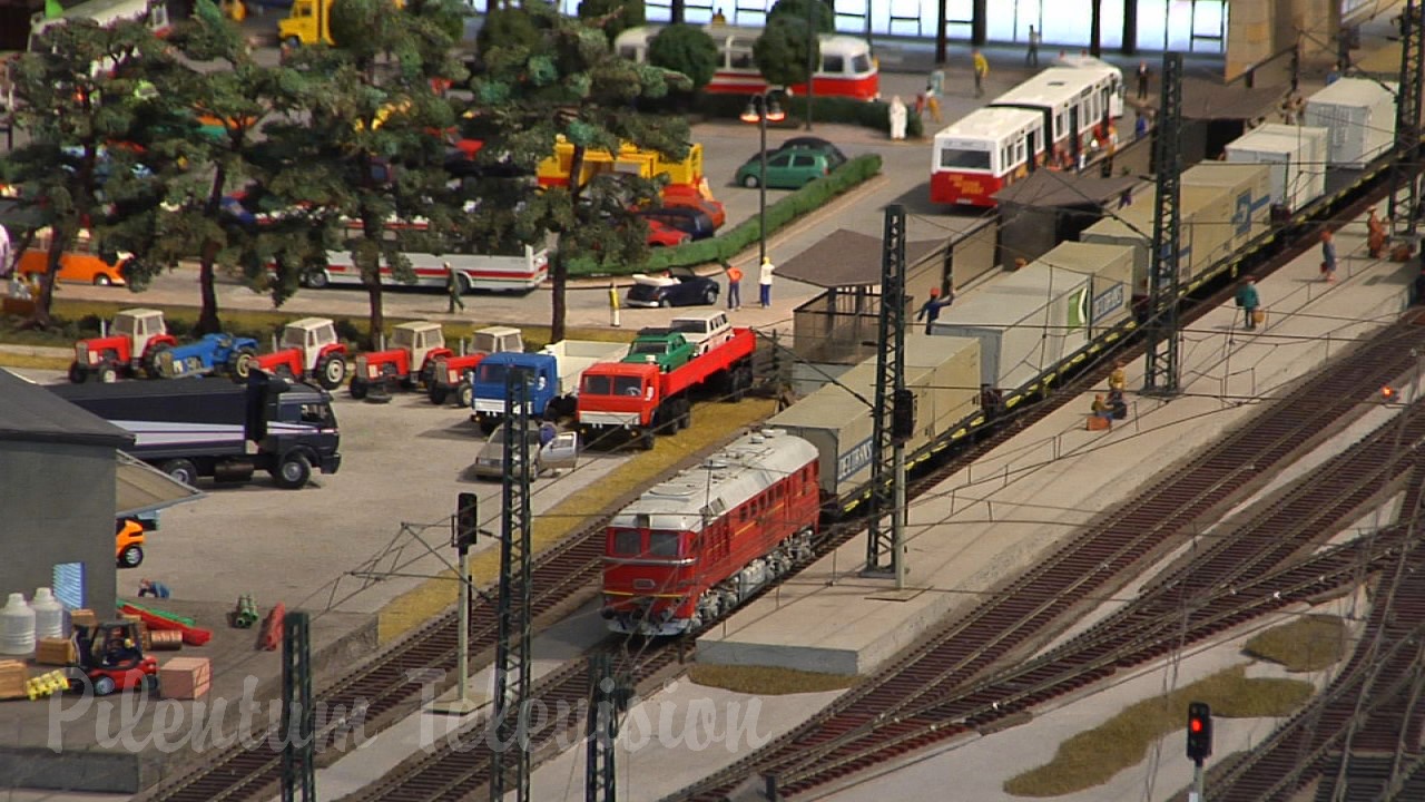 O Scale Trains at the Dresden Transport Museum by Pilentum Television