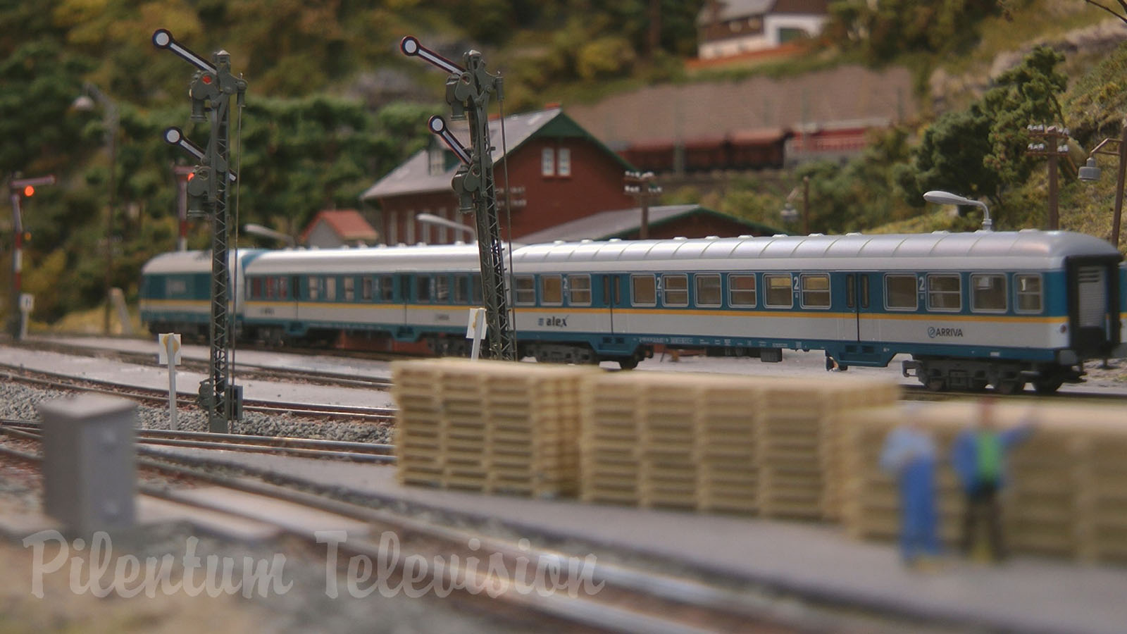 TT Scale Trains - Model Railway with Rolling Stock of Tillig, PIKO, Hornby and Peresvet (Пересвет)