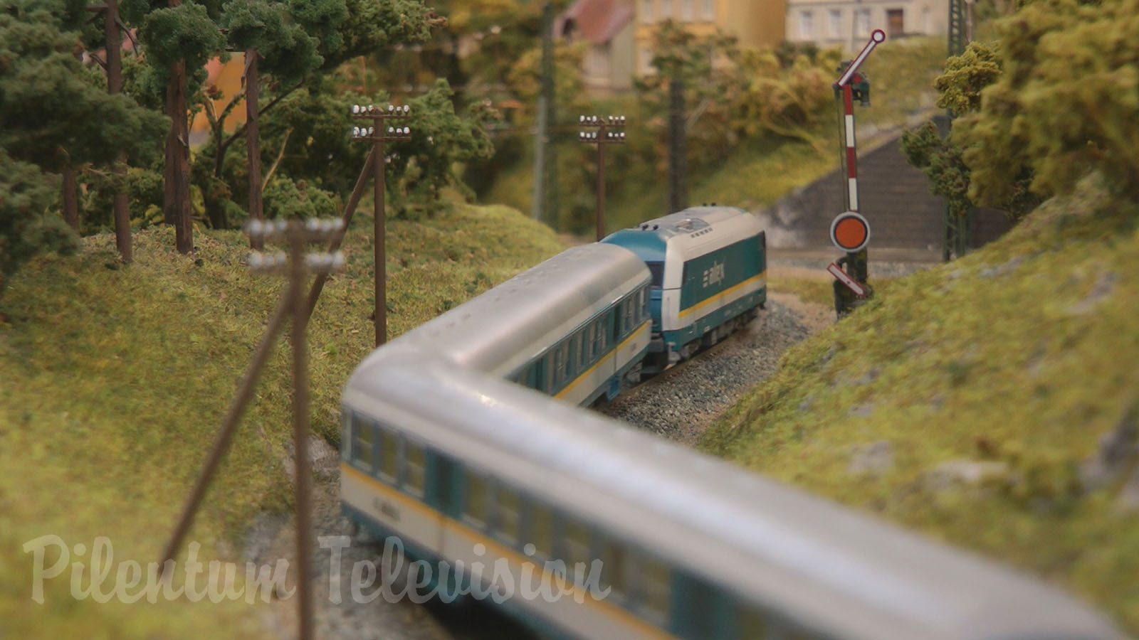 TT Scale Trains - Model Railway with Rolling Stock of Tillig, PIKO, Hornby and Peresvet (Пересвет)