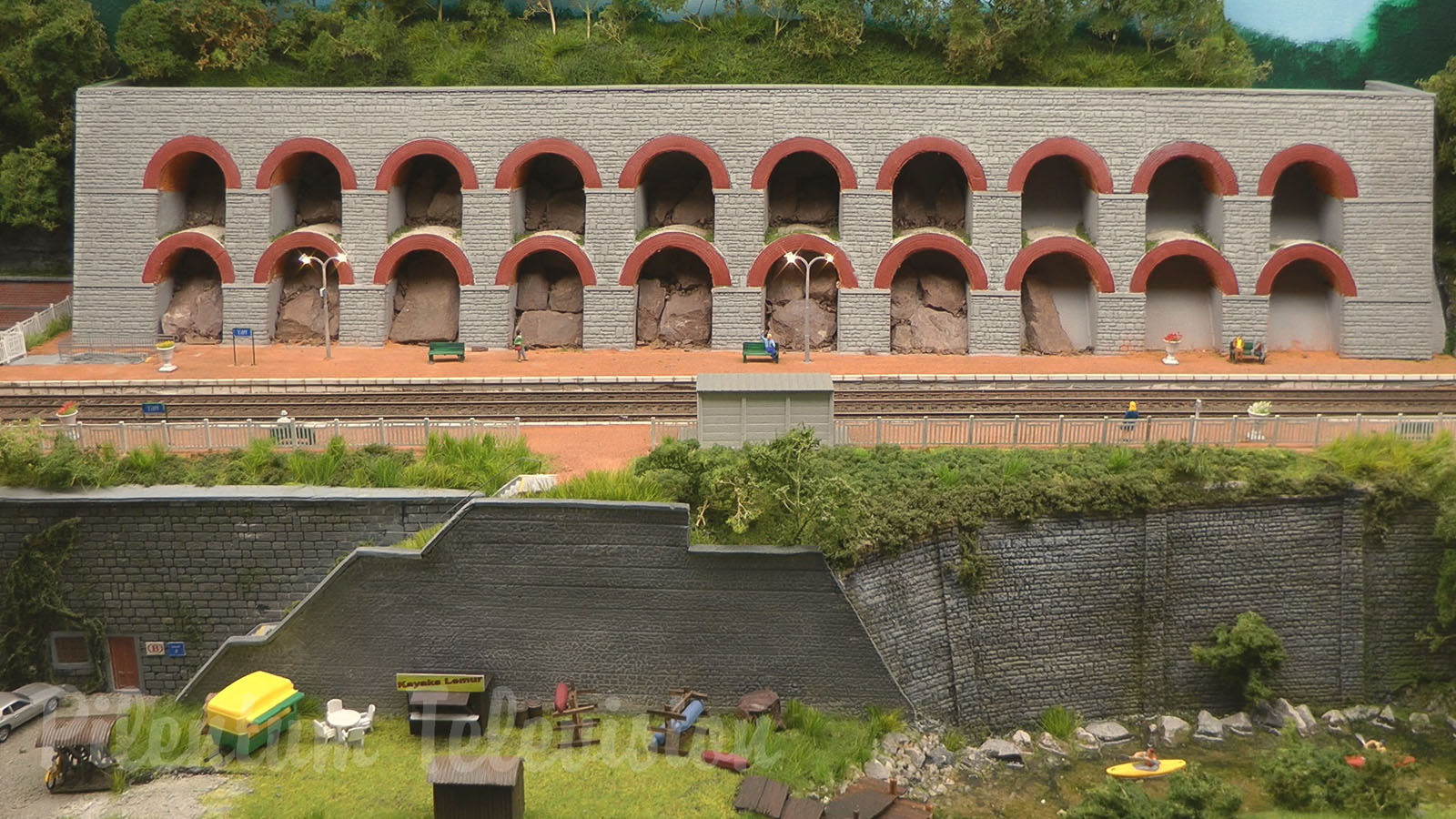 Model Railroad Layout of the City of Tilff in Belgium - Very realistic railway modelling in HO scale