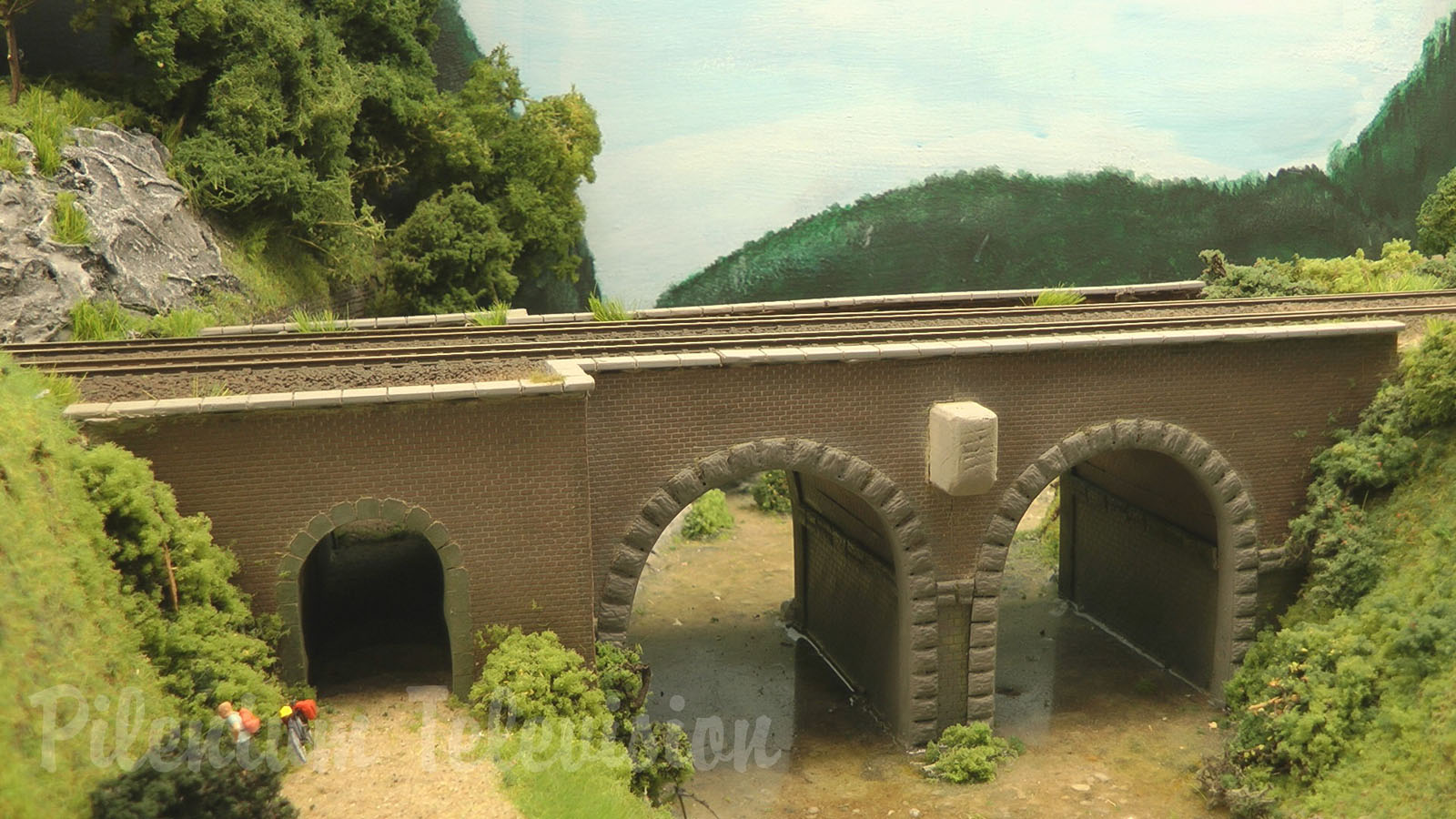 Model Railroad Layout of the City of Tilff in Belgium - Very realistic railway modelling in HO scale