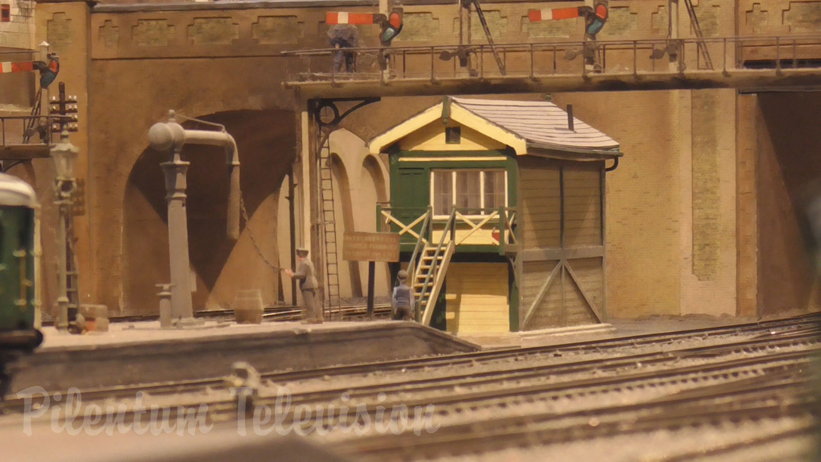 British Model Railway Layout “Thornbury Hill” in OO gauge with Cab Ride along the Main Line