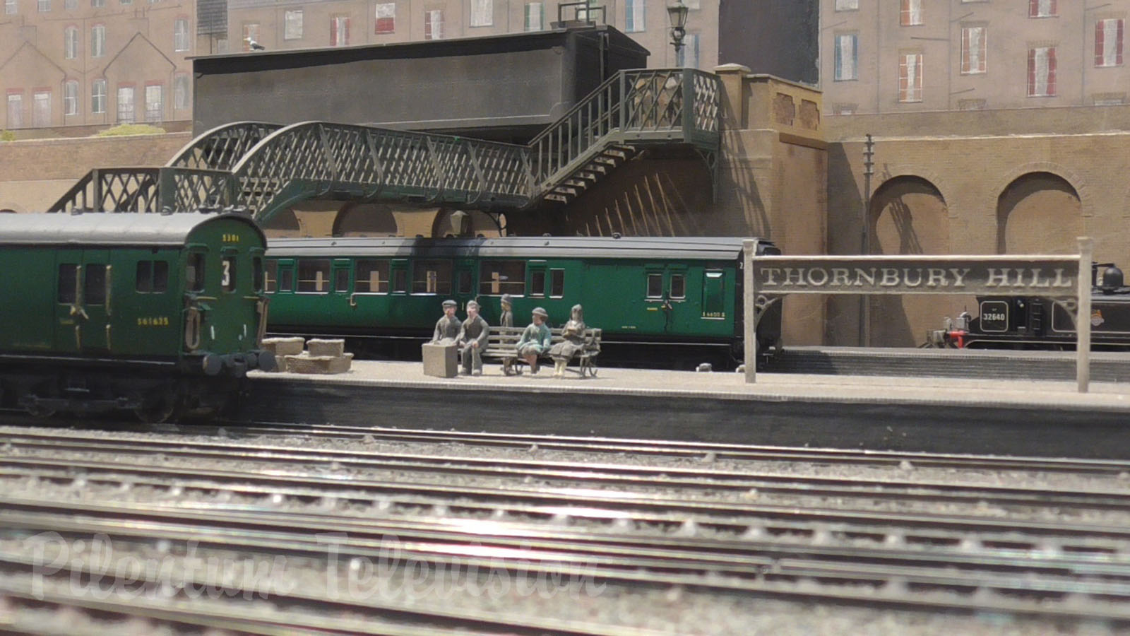 British Model Railway Layout “Thornbury Hill” in OO gauge with Cab Ride along the Main Line