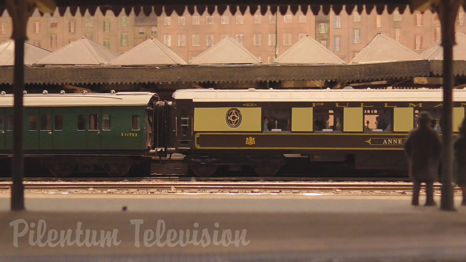 British Model Railway Layout “Thornbury Hill” in OO gauge with Cab Ride along the Main Line