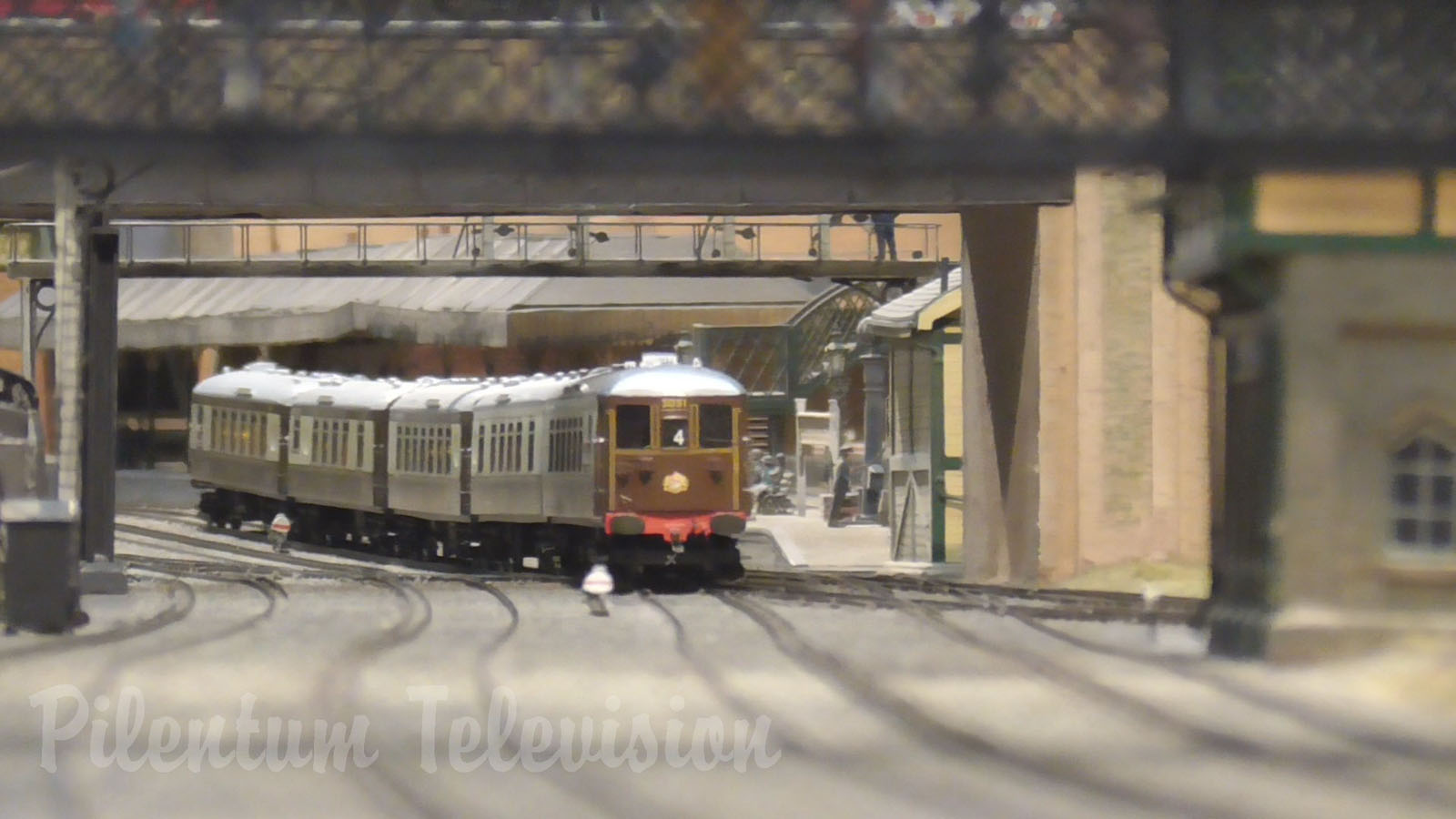 British Model Railway Layout “Thornbury Hill” in OO gauge with Cab Ride along the Main Line