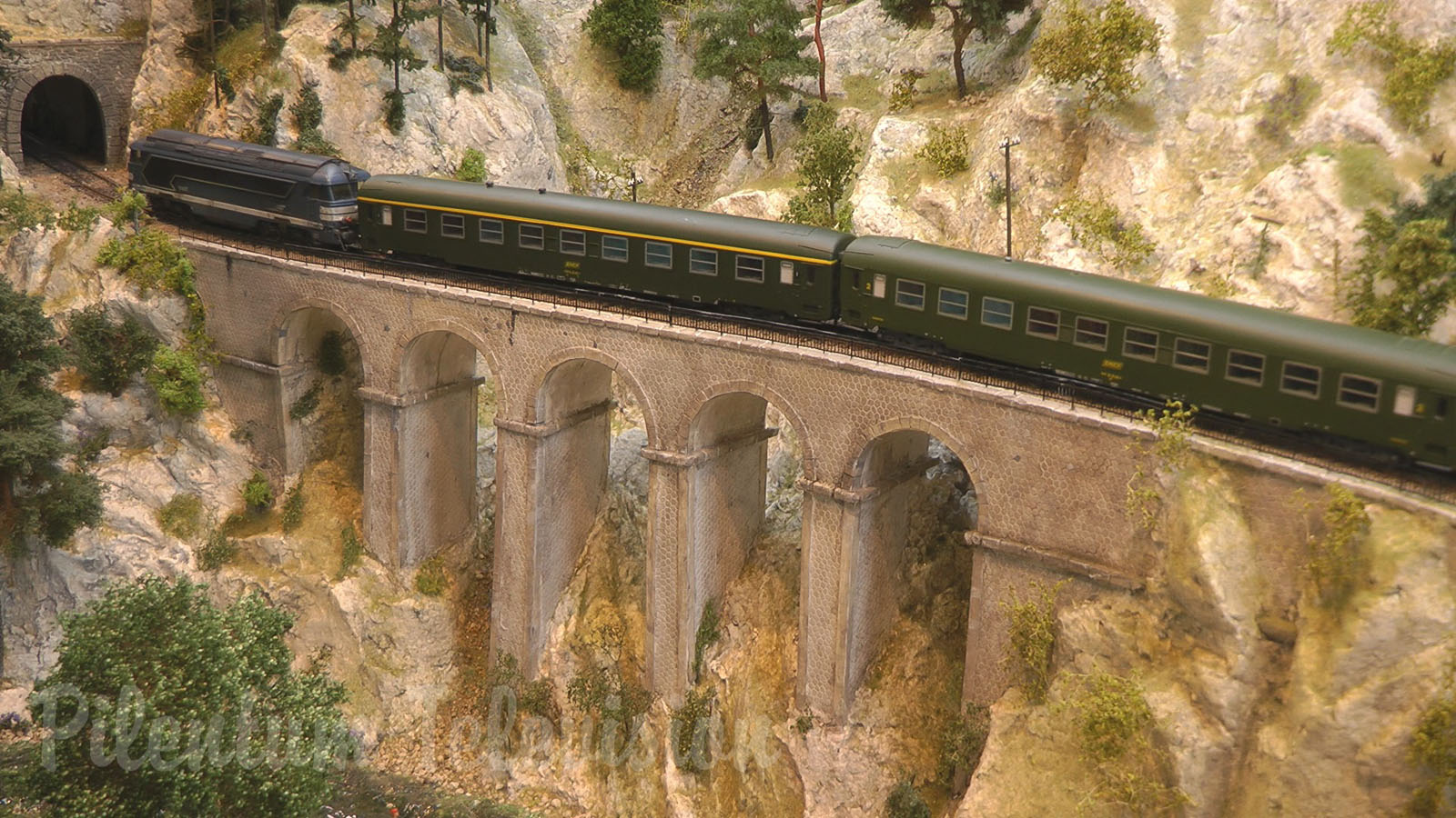 The France Vacation Model Railroad Layout in HO scale - A Masterpiece of Railway Modelling