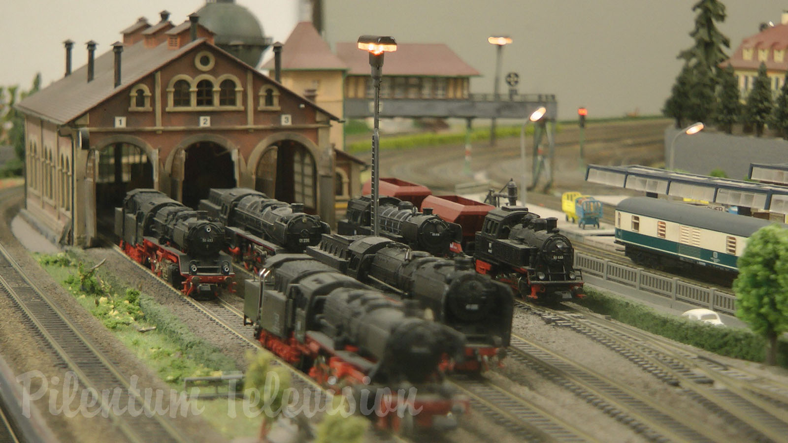 Toy Trains in N Scale - Model Railway Layout from the 1990’s - Germany