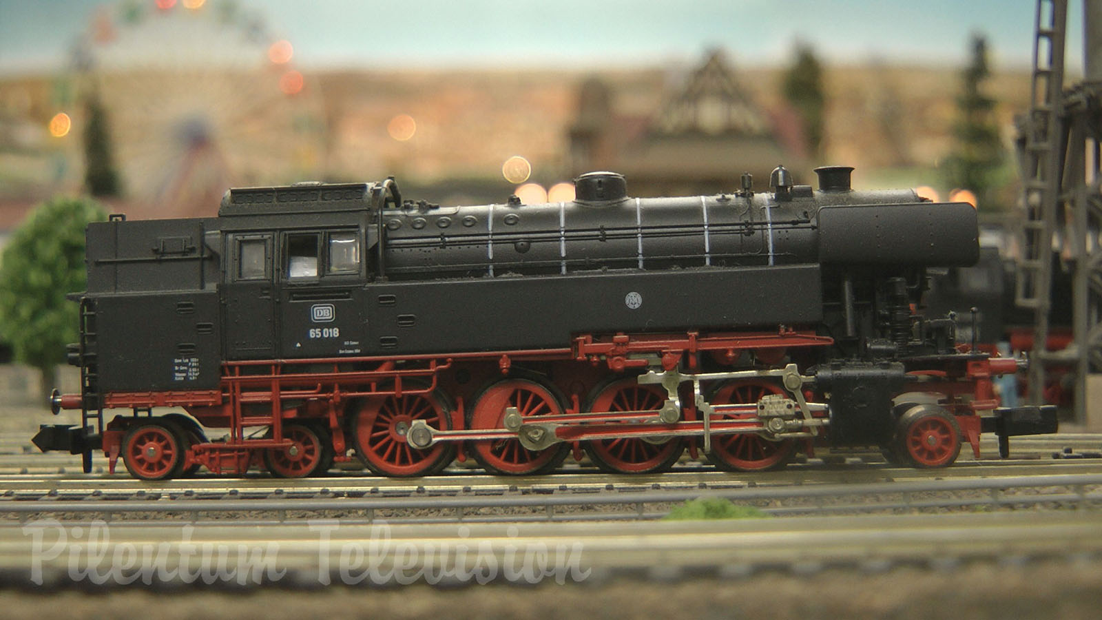 Toy Trains in N Scale - Model Railway Layout from the 1990’s - Germany