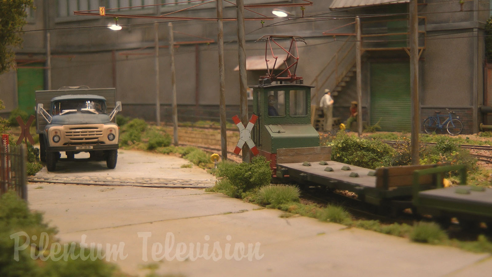 Industrial railroad of a former paper factory in East Germany - French model railroad diorama