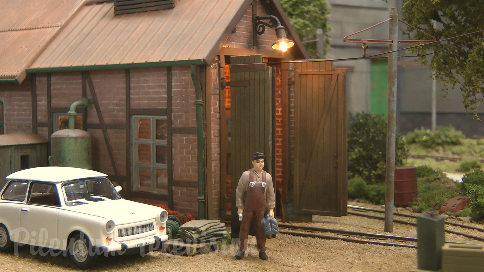 Industrial railroad of a former paper factory in East Germany - French model railroad diorama