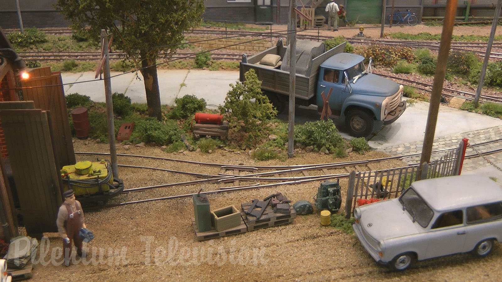 Industrial railroad of a former paper factory in East Germany - French model railroad diorama