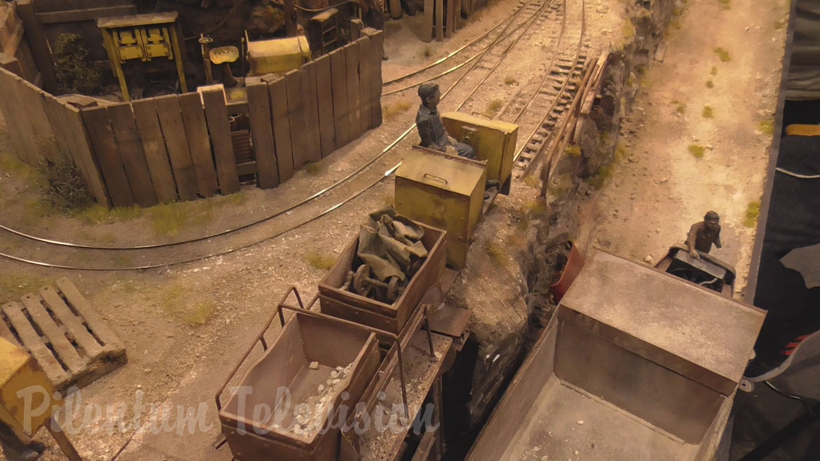 The Yellow Ridge Uranium Mine - Minimum Gauge Micro Layout by Nick Wright