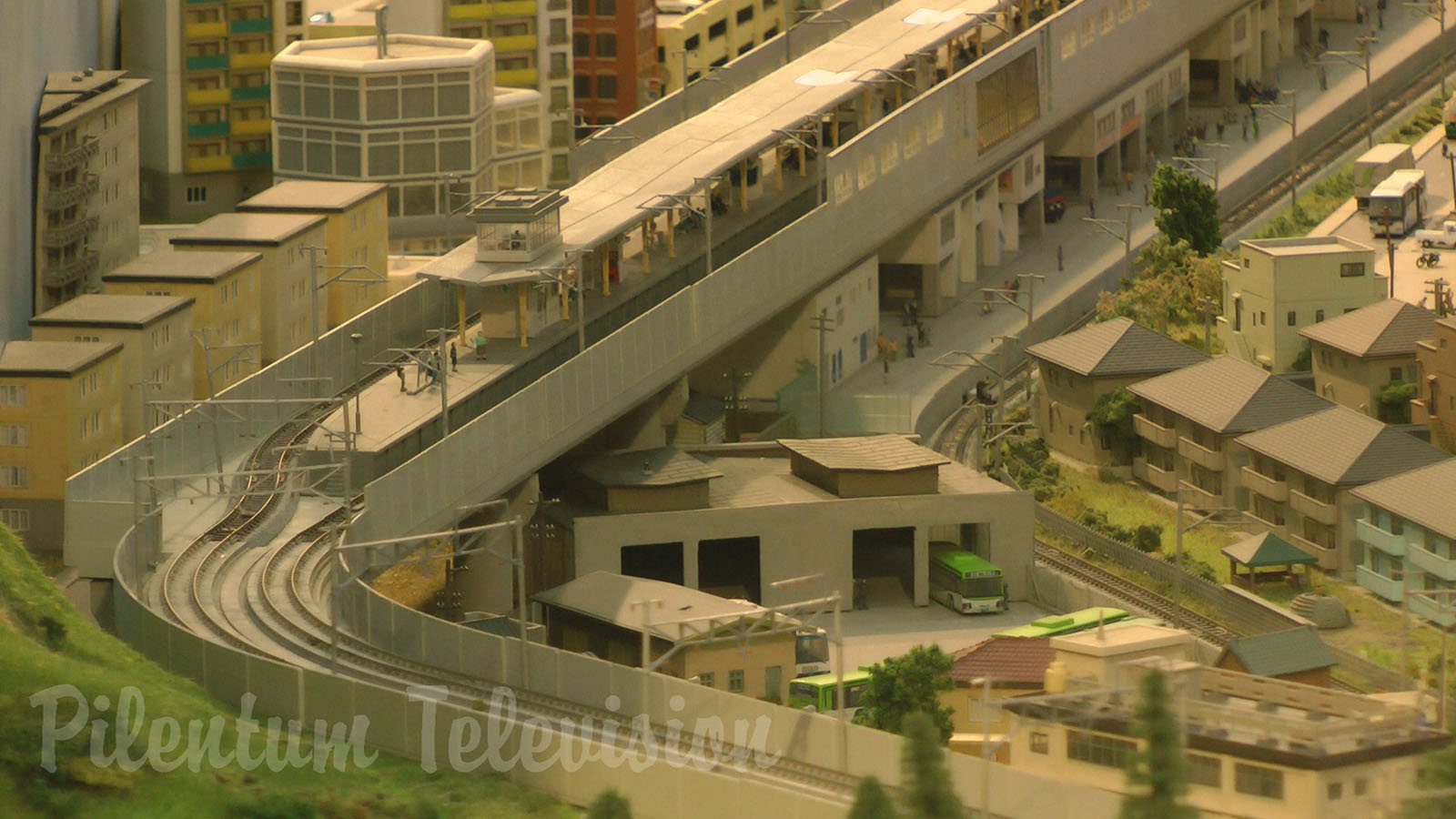 High-Speed Trains in Japan: KATO N Scale Model Railway Layout 鉄道模型 高速鉄道 東海道新幹線