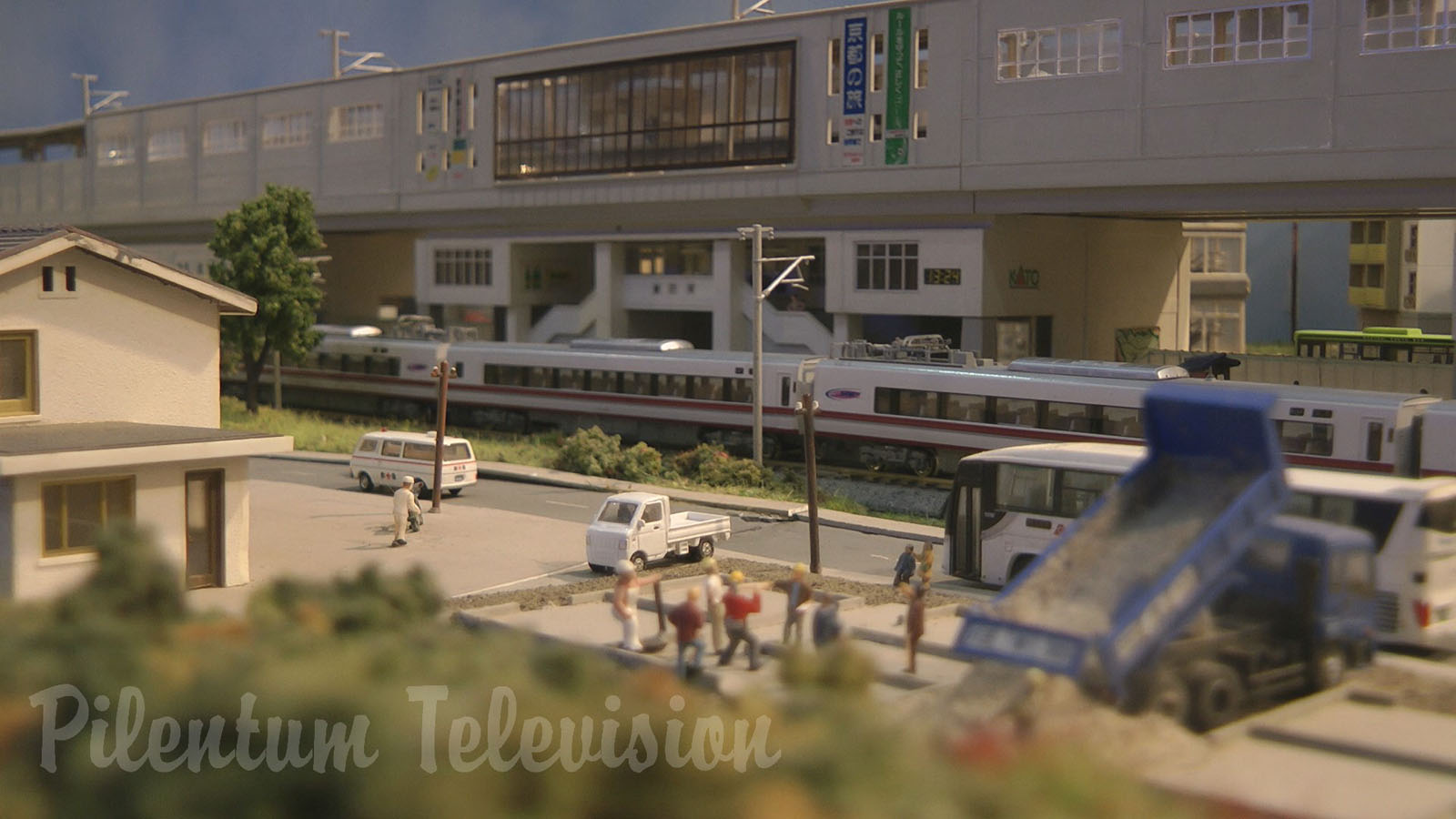 High-Speed Trains in Japan: KATO N Scale Model Railway Layout 鉄道模型 高速鉄道 東海道新幹線