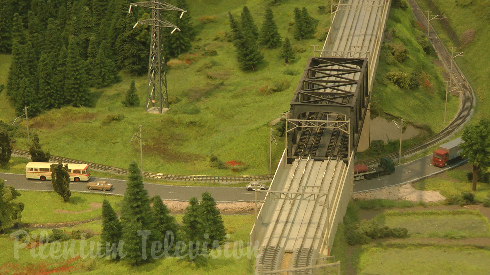 High-Speed Trains in Japan: KATO N Scale Model Railway Layout 鉄道模型 高速鉄道 東海道新幹線