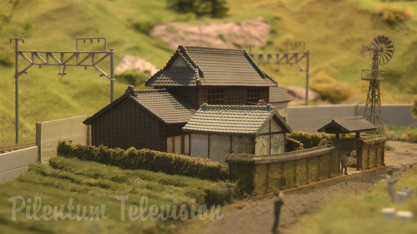 High-Speed Trains in Japan: KATO N Scale Model Railway Layout 鉄道模型 高速鉄道 東海道新幹線