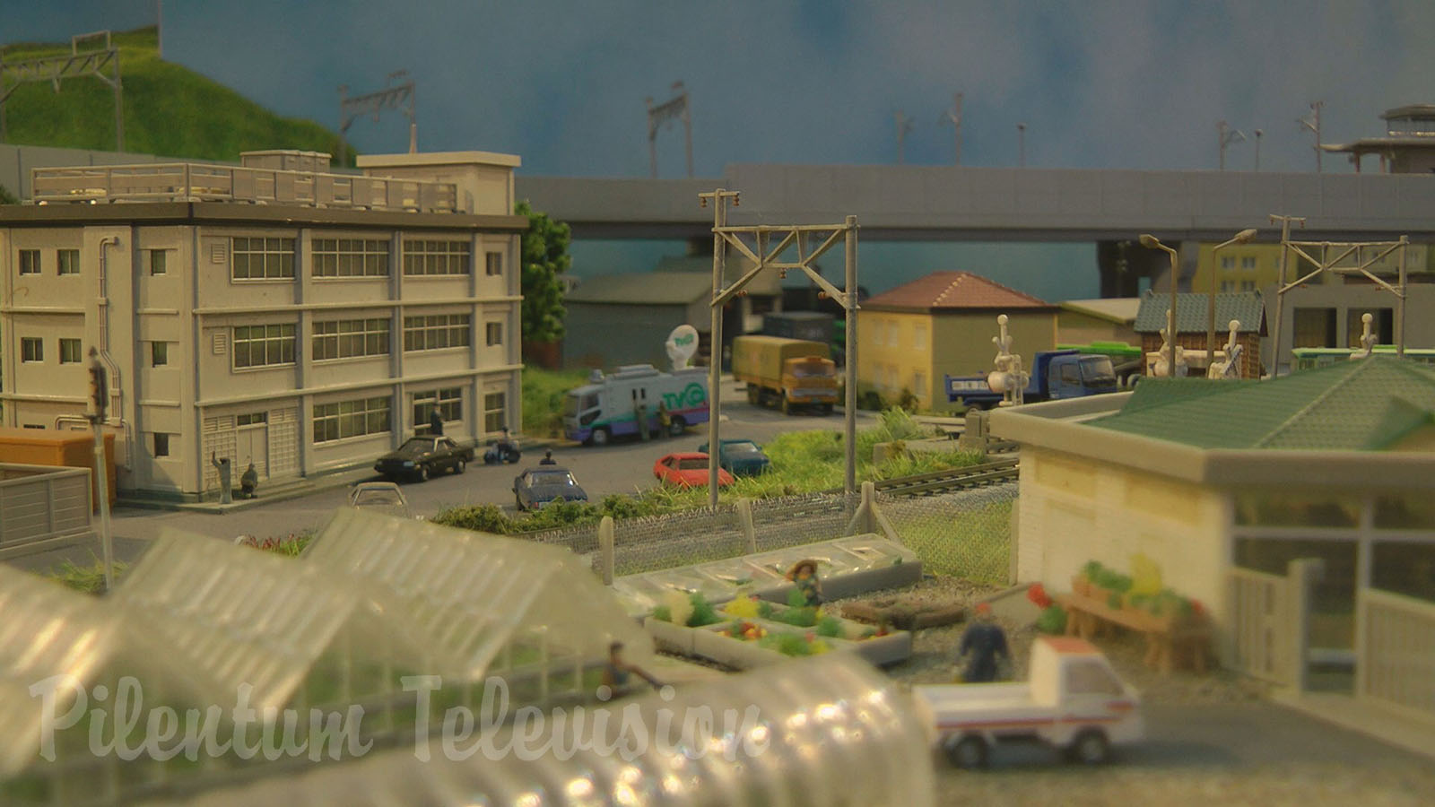 High-Speed Trains in Japan: KATO N Scale Model Railway Layout 鉄道模型 高速鉄道 東海道新幹線