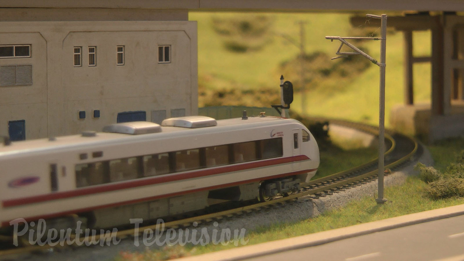 High-Speed Trains in Japan: KATO N Scale Model Railway Layout 鉄道模型 高速鉄道 東海道新幹線