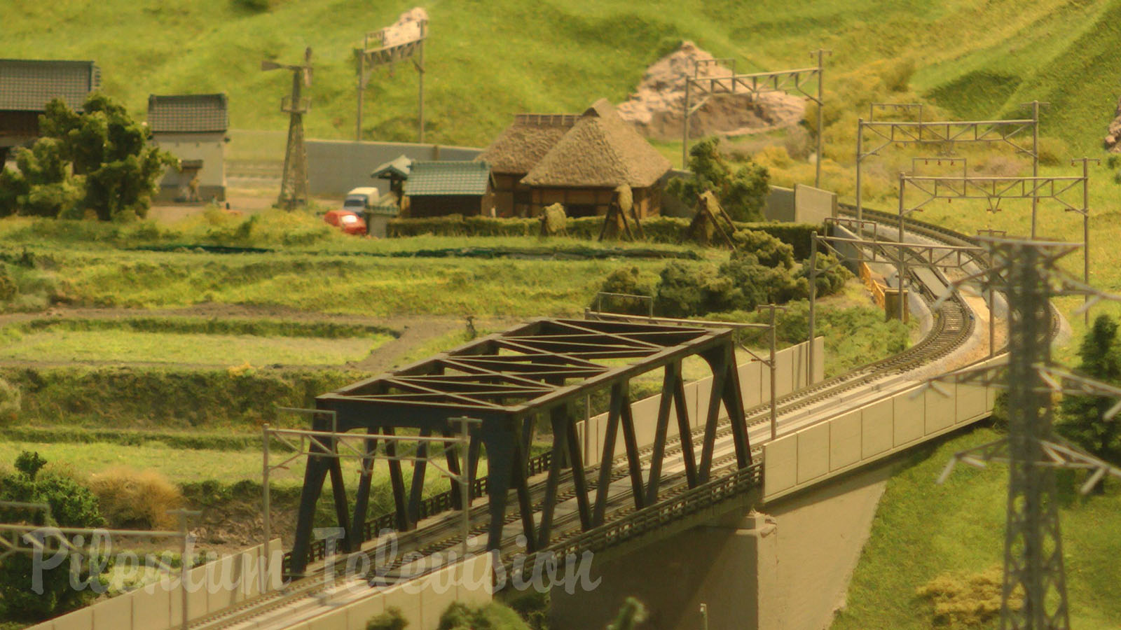 High-Speed Trains in Japan: KATO N Scale Model Railway Layout 鉄道模型 高速鉄道 東海道新幹線