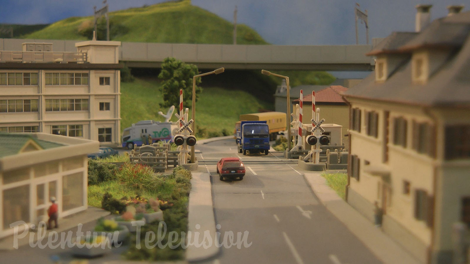 High-Speed Trains in Japan: KATO N Scale Model Railway Layout 鉄道模型 高速鉄道 東海道新幹線