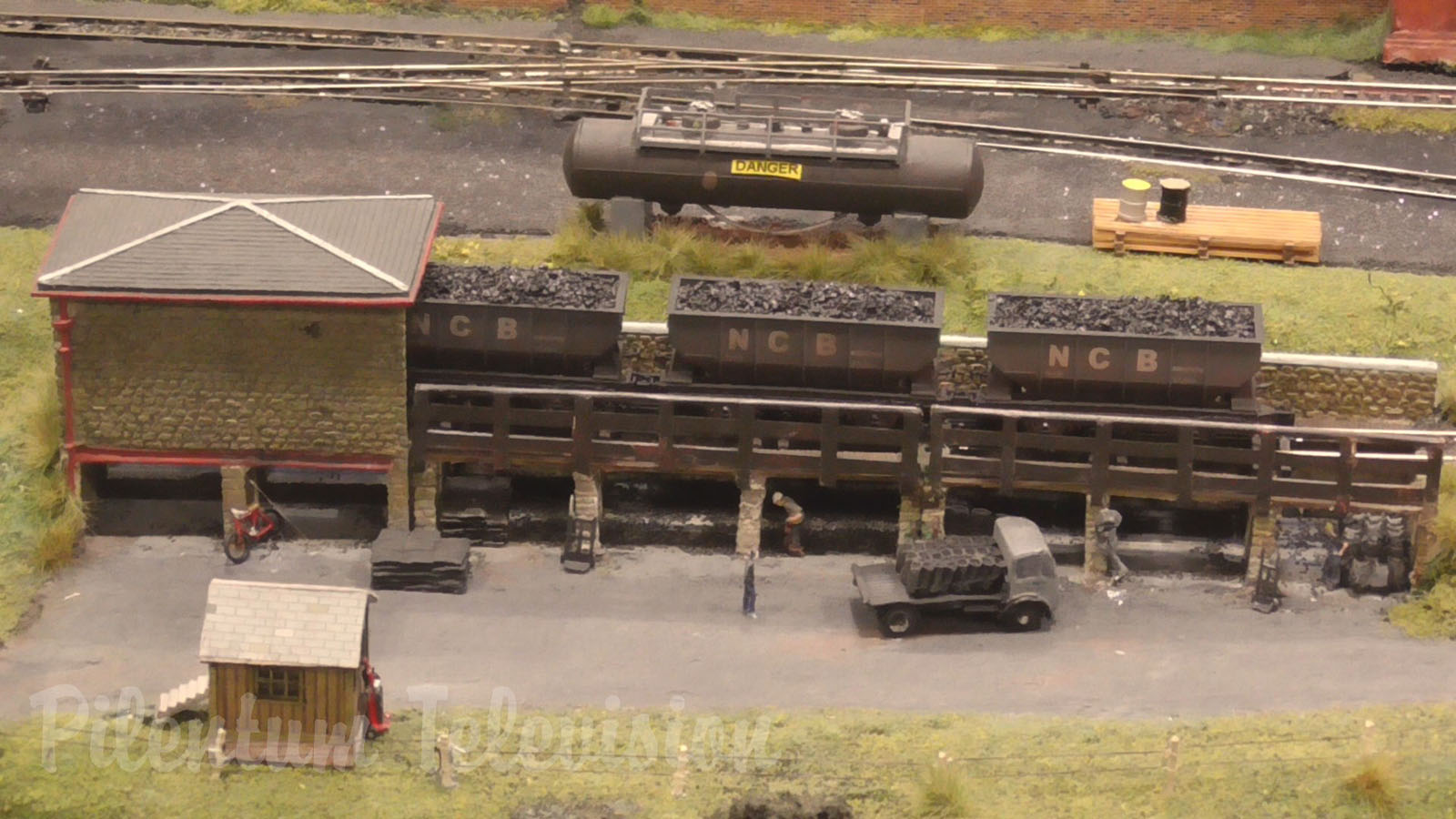 Model Railway Layout “Hawthorn Dene Colliery” in N scale by Les Richardson