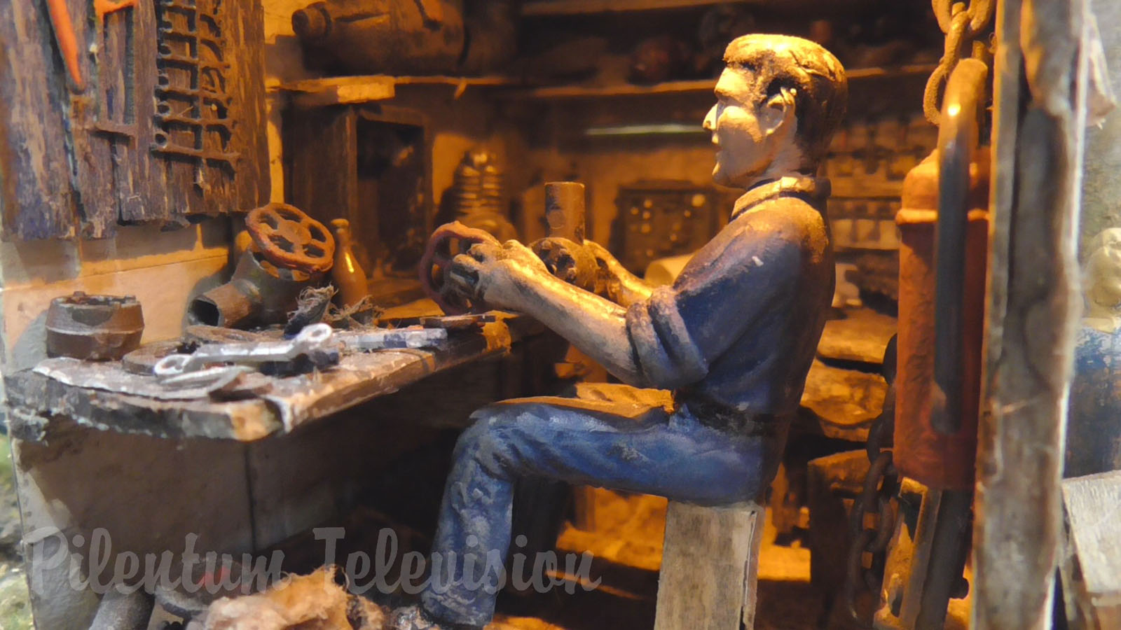 Perfect Weathering: Scrapyard Model Railroad Layout by Samuel de Zutter in 1/32 scale