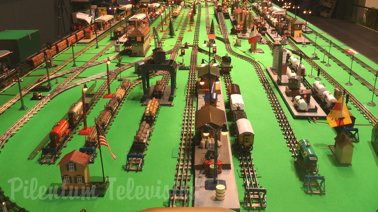 Tinplate Train - Lionel and Bing and Marklin Model Trains - Toy Trains in O Scale