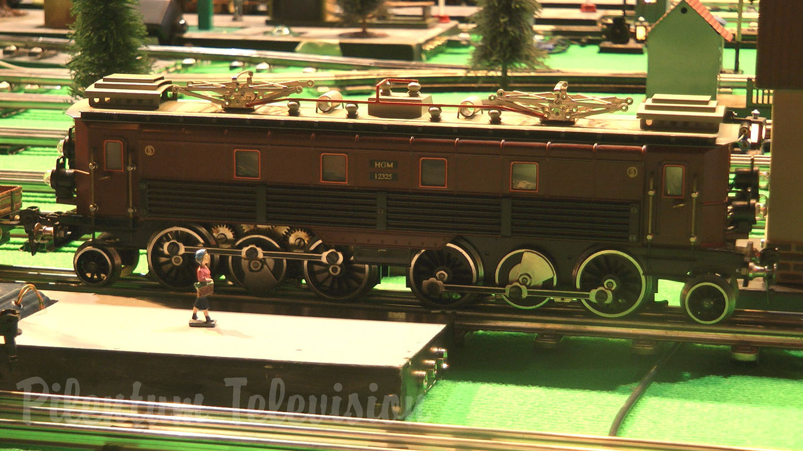 Tinplate Train - Lionel and Bing and Marklin Model Trains - Toy Trains in O Scale