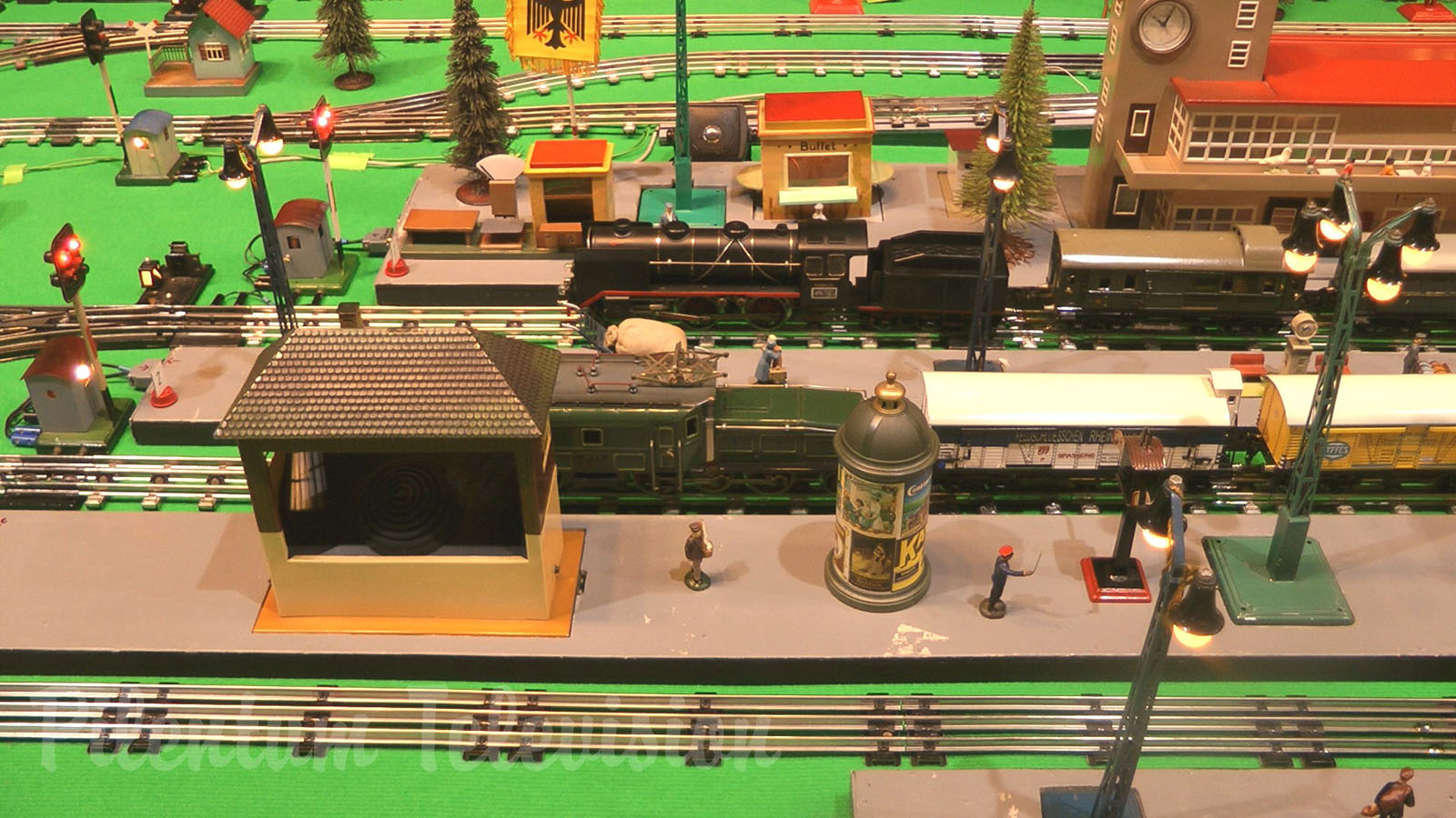 Tinplate Train - Lionel and Bing and Marklin Model Trains - Toy Trains in O Scale