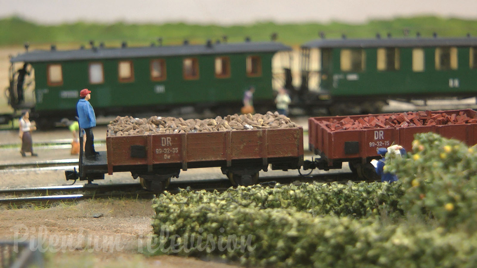 Something very rare: Model railway in TT scale with hand-built steam locomotives of Pomerania