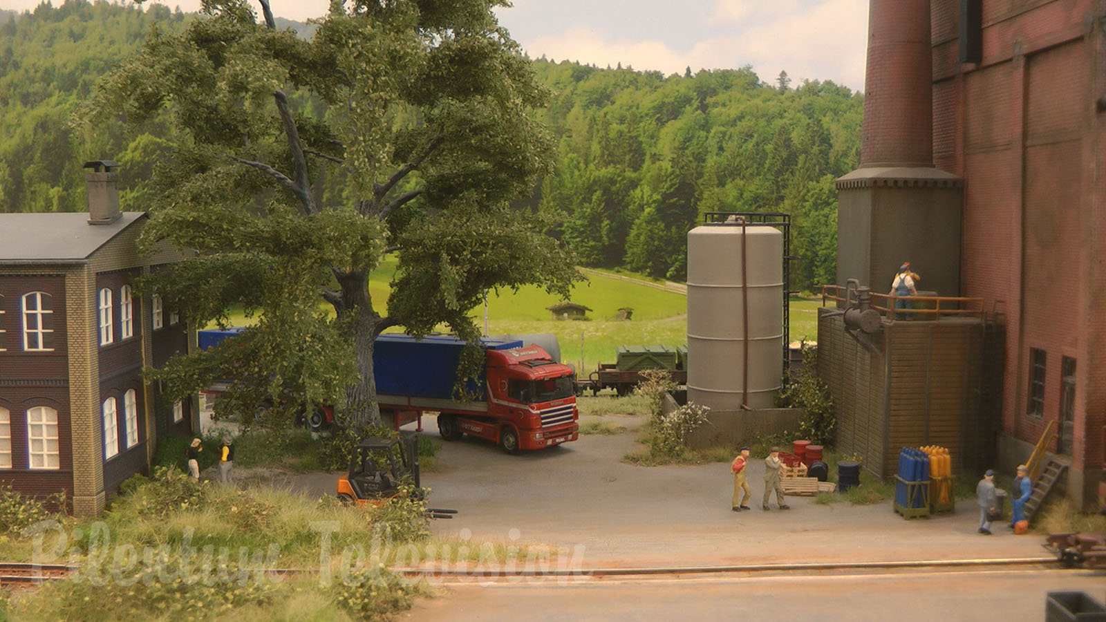 The Magic of Backdrops for Model Railroad Layouts and Backscenes for Model Railways: Narrow-gauge Railway in Salzburg in Austria