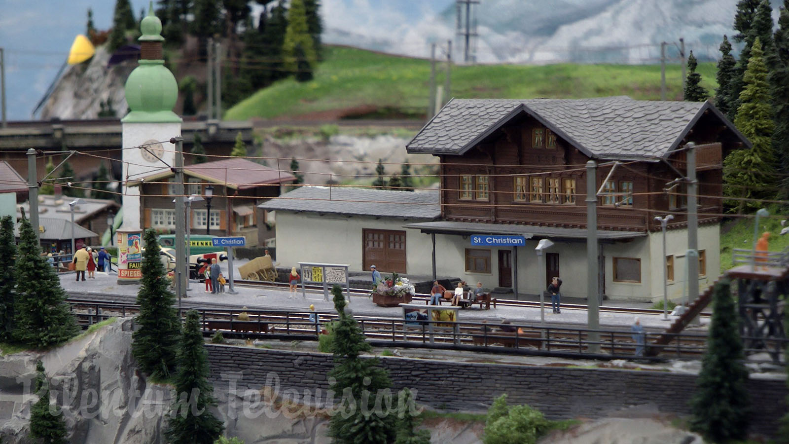 Model Railroading in Austria: Discover the beauty of the alpine landscape on a model train