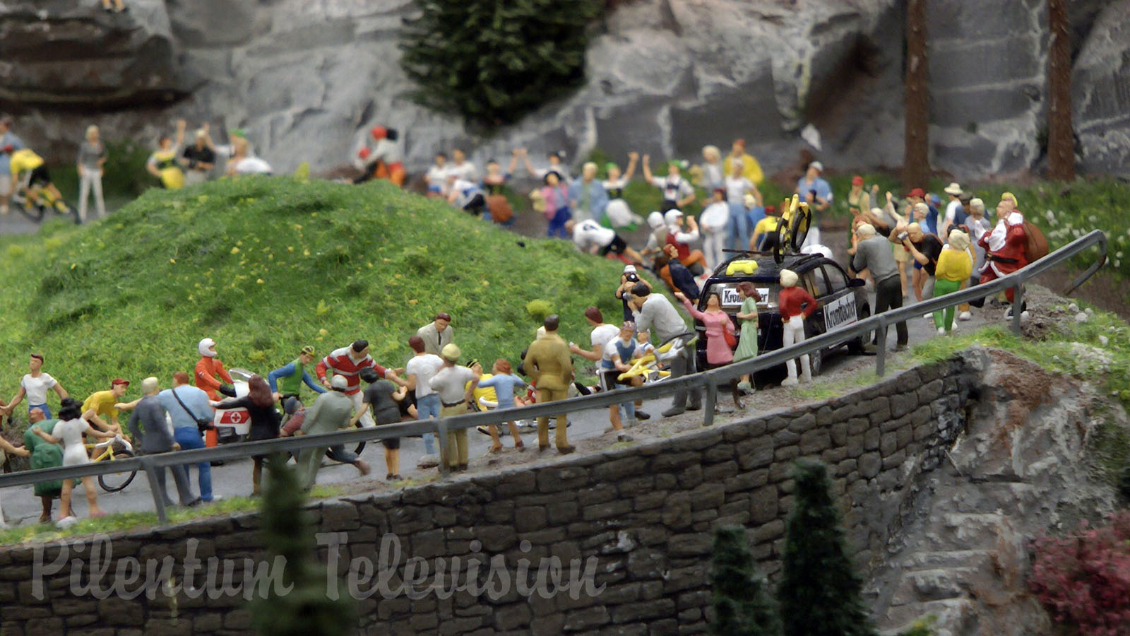 Model Railroading in Austria: Discover the beauty of the alpine landscape on a model train