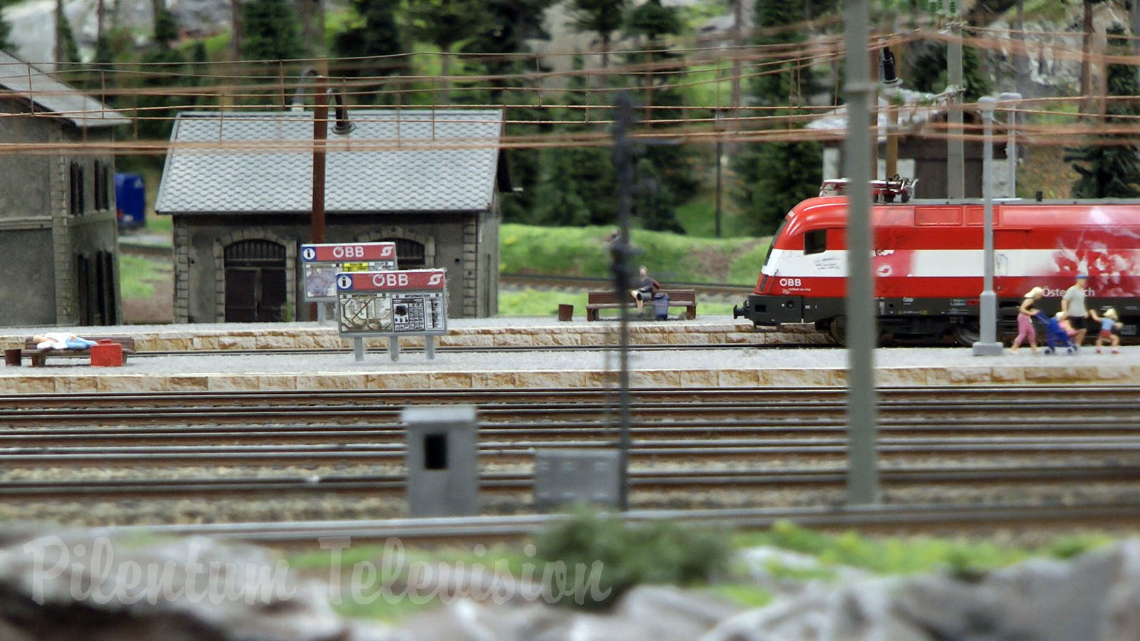 Model Railroading in Austria: Discover the beauty of the alpine landscape on a model train