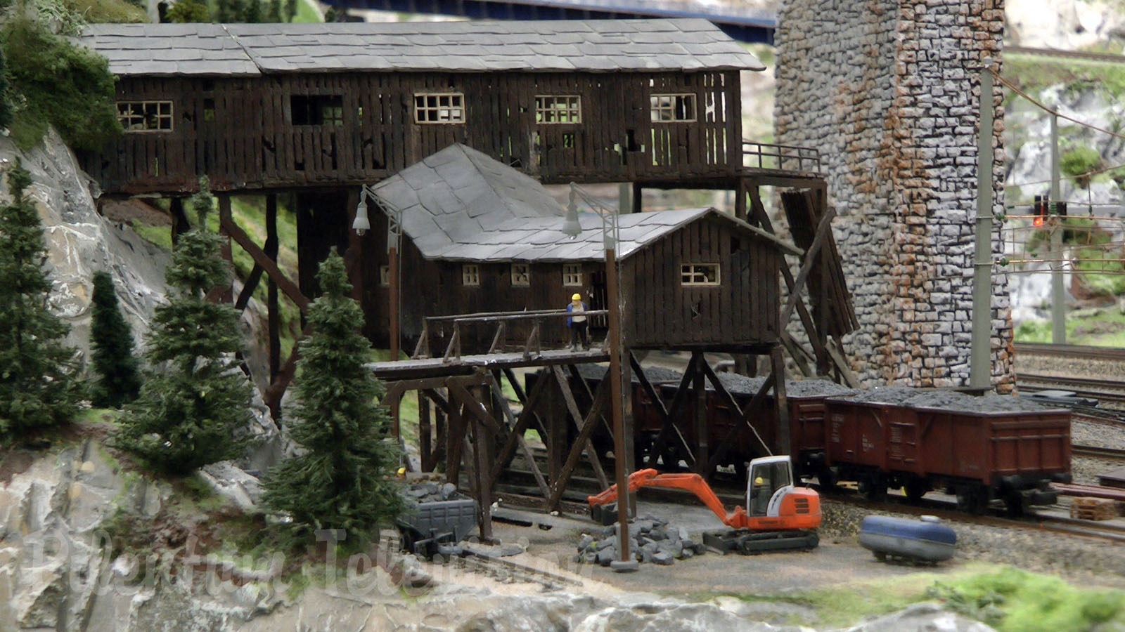 Model Railroading in Austria: Discover the beauty of the alpine landscape on a model train