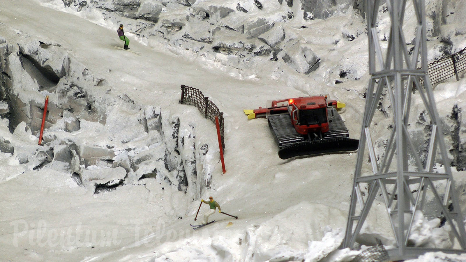 Model Railroading in Austria: Discover the beauty of the alpine landscape on a model train