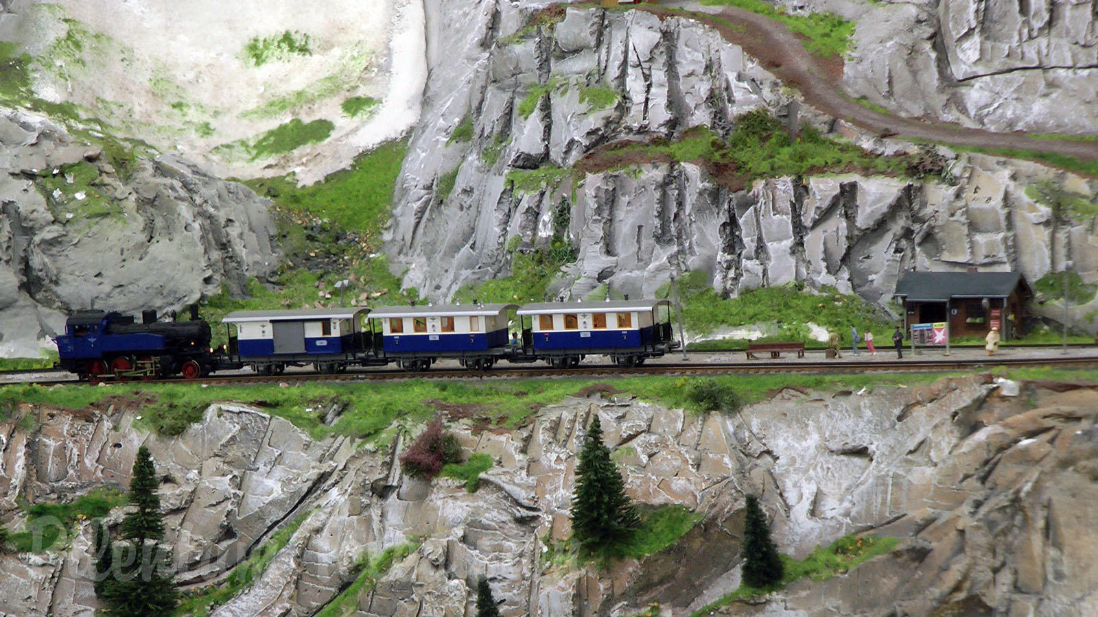 Model Railroading in Austria: Discover the beauty of the alpine landscape on a model train