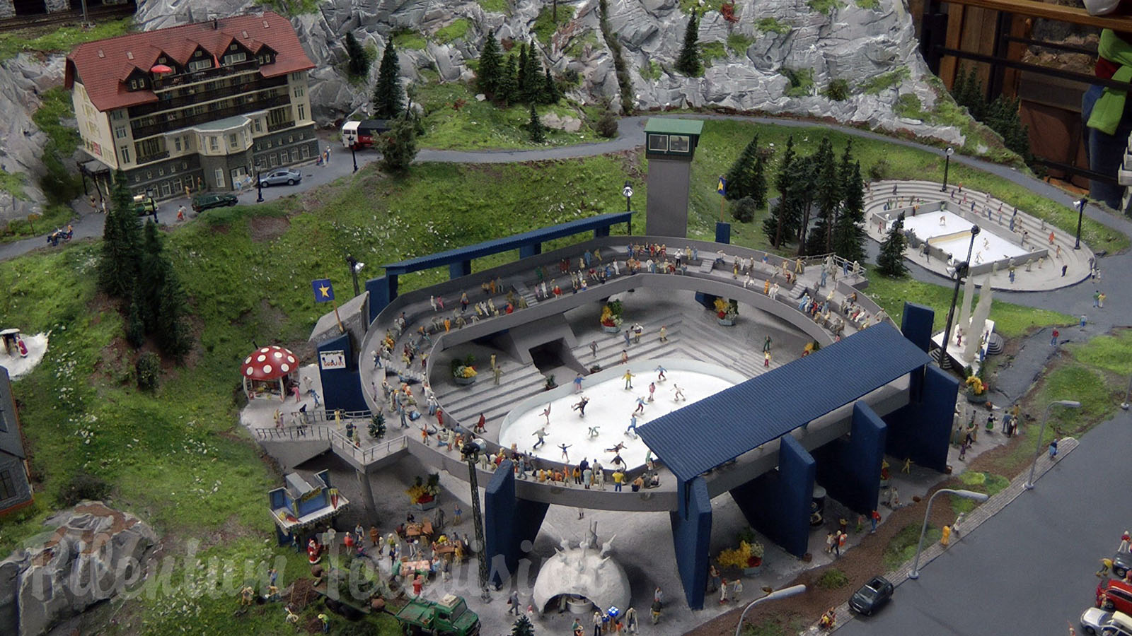 Model Railroading in Austria: Discover the beauty of the alpine landscape on a model train