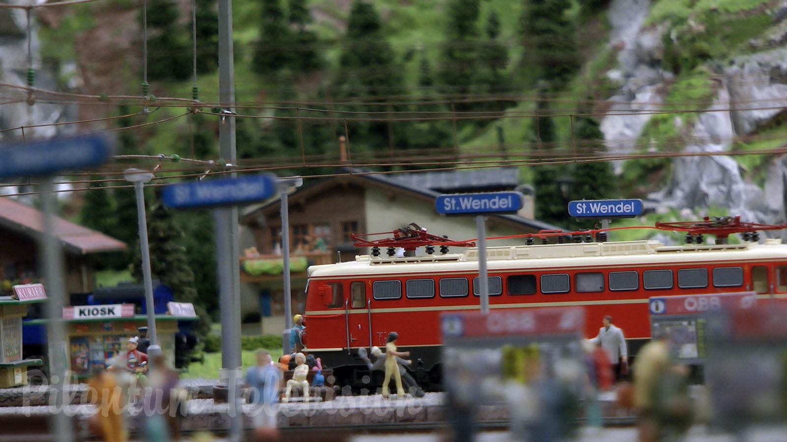 Model Railroading in Austria: Discover the beauty of the alpine landscape on a model train