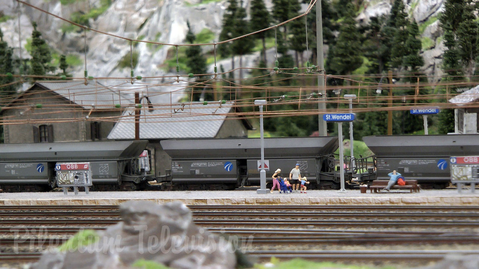 Model Railroading in Austria: Discover the beauty of the alpine landscape on a model train