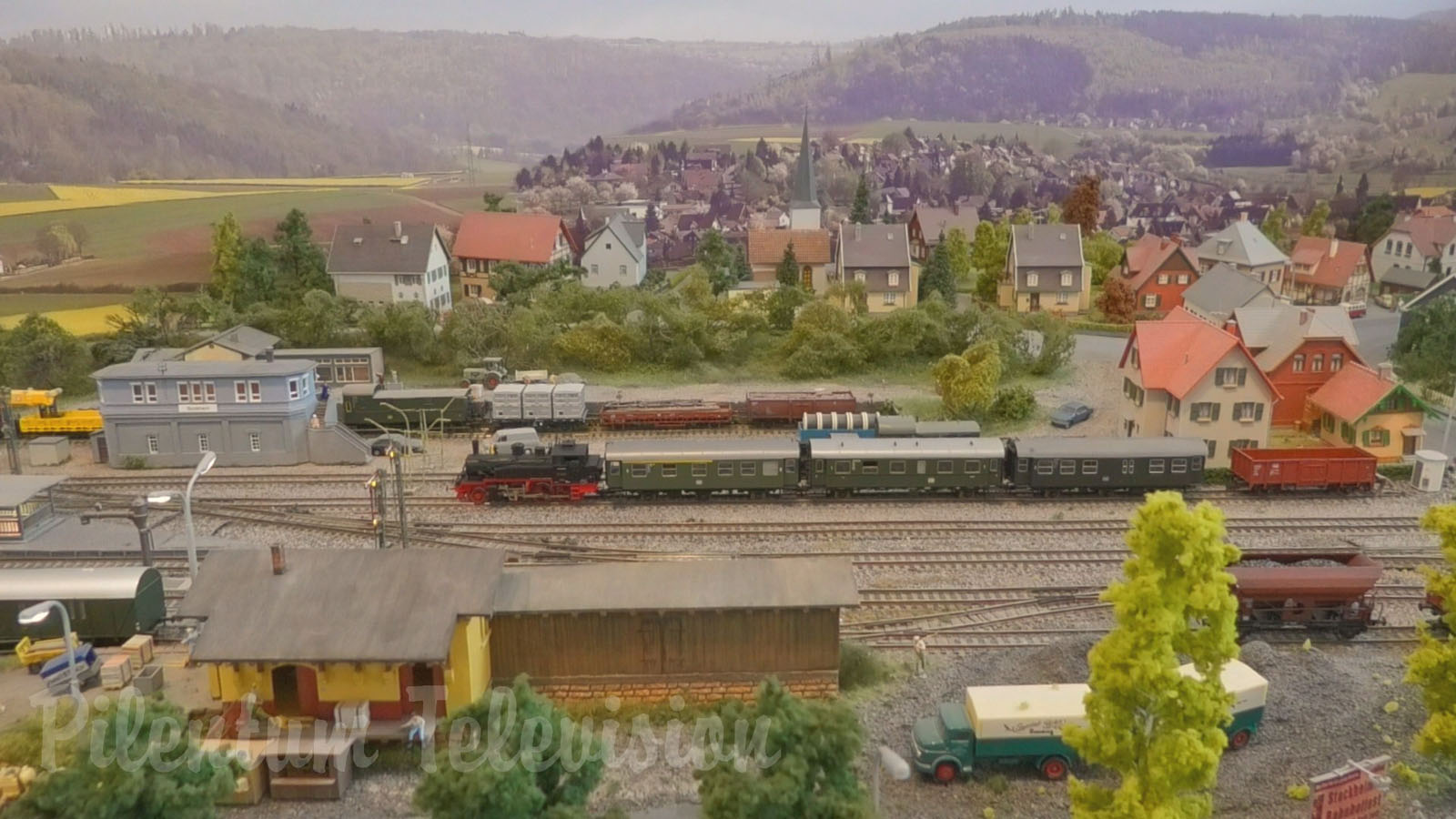 Rail Transport Modeling in Germany: A small model train exhibition in HO scale