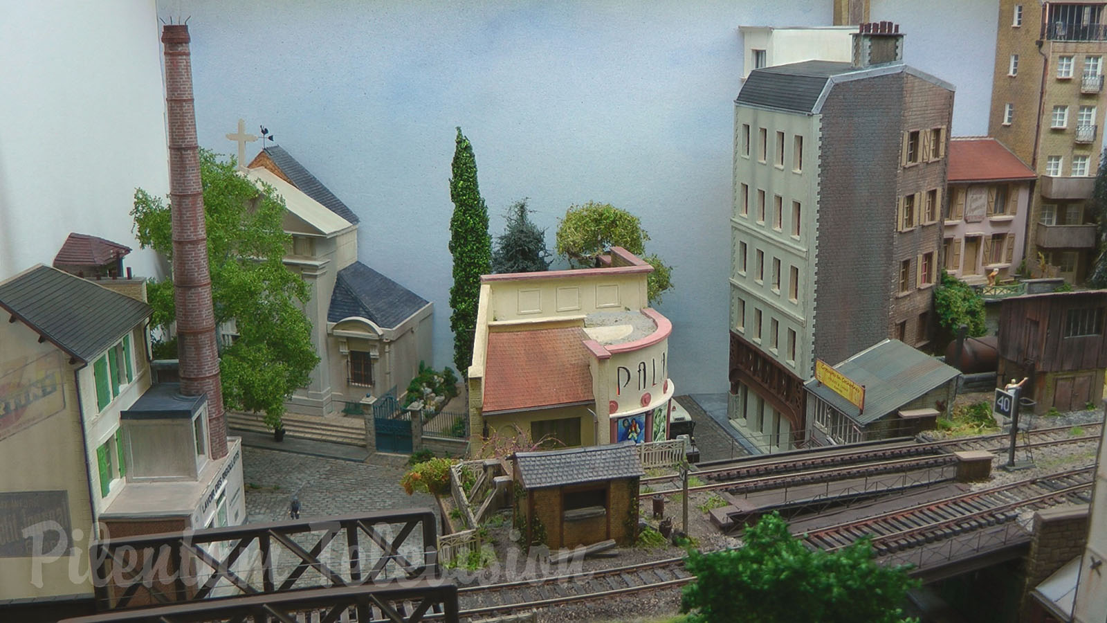 Rail Transport Modelling in France: The superb model railway layout made by François Joyau