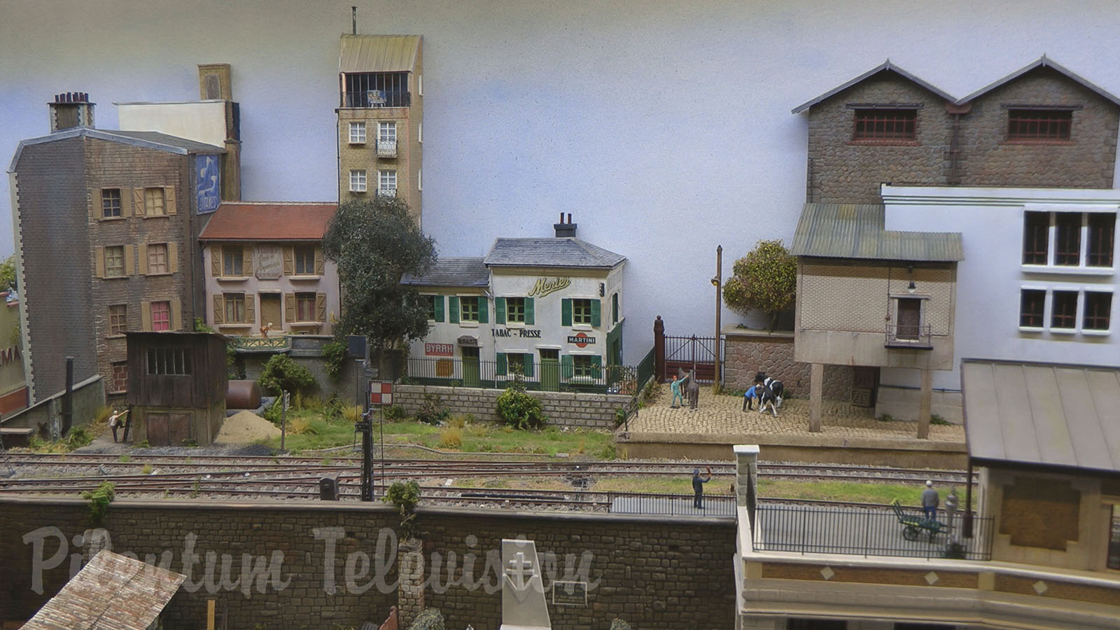 Rail Transport Modelling in France: The superb model railway layout made by François Joyau