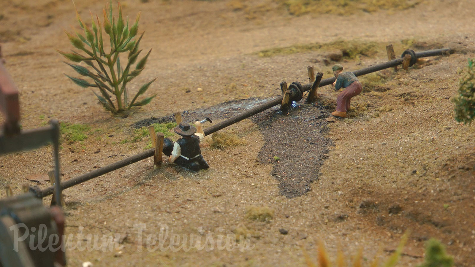 Model Railroading in the Standard Oil Fields: HOn3 Model Railroad Layout by René Paul