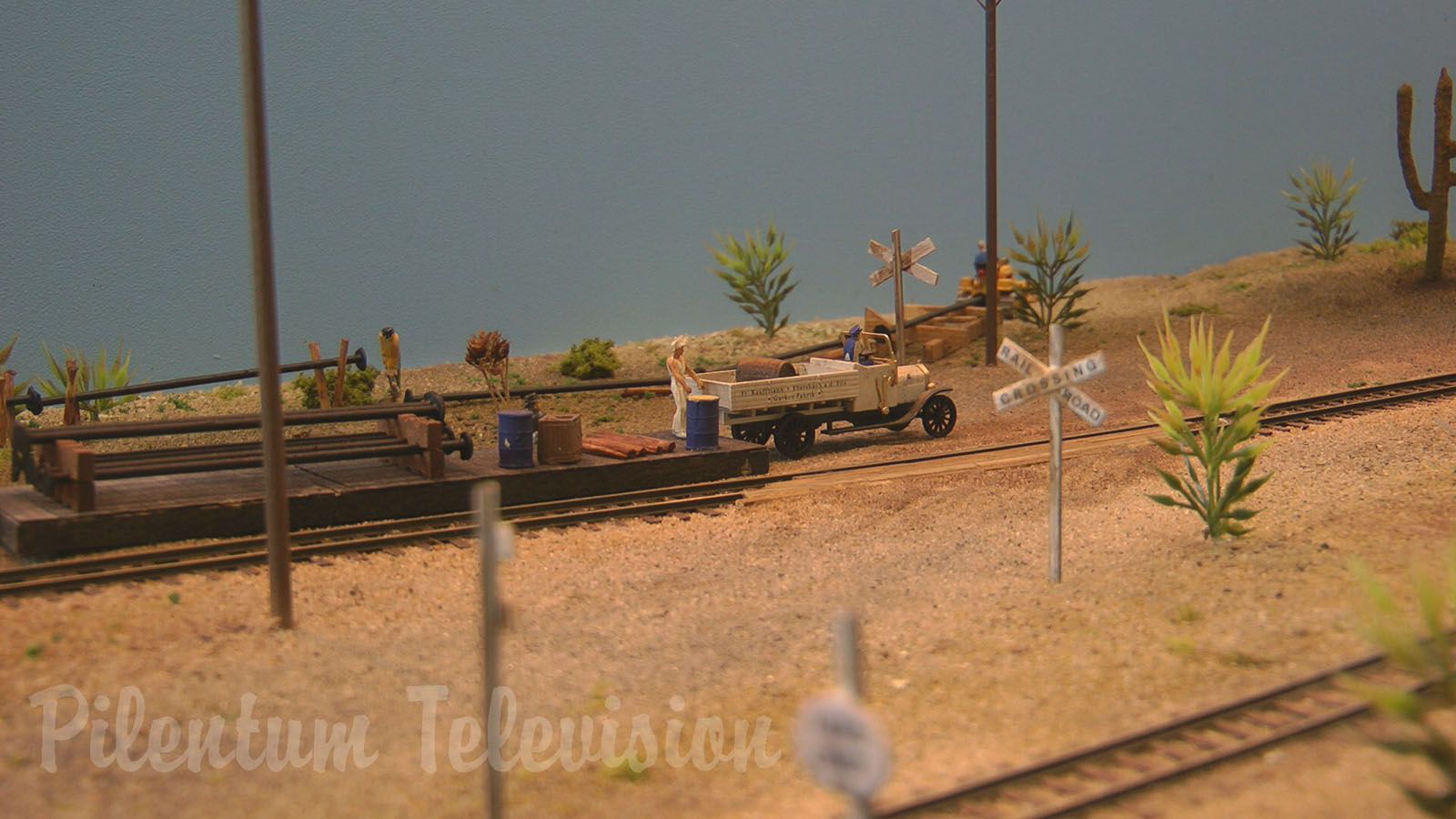 Model Railroading in the Standard Oil Fields: HOn3 Model Railroad Layout by René Paul