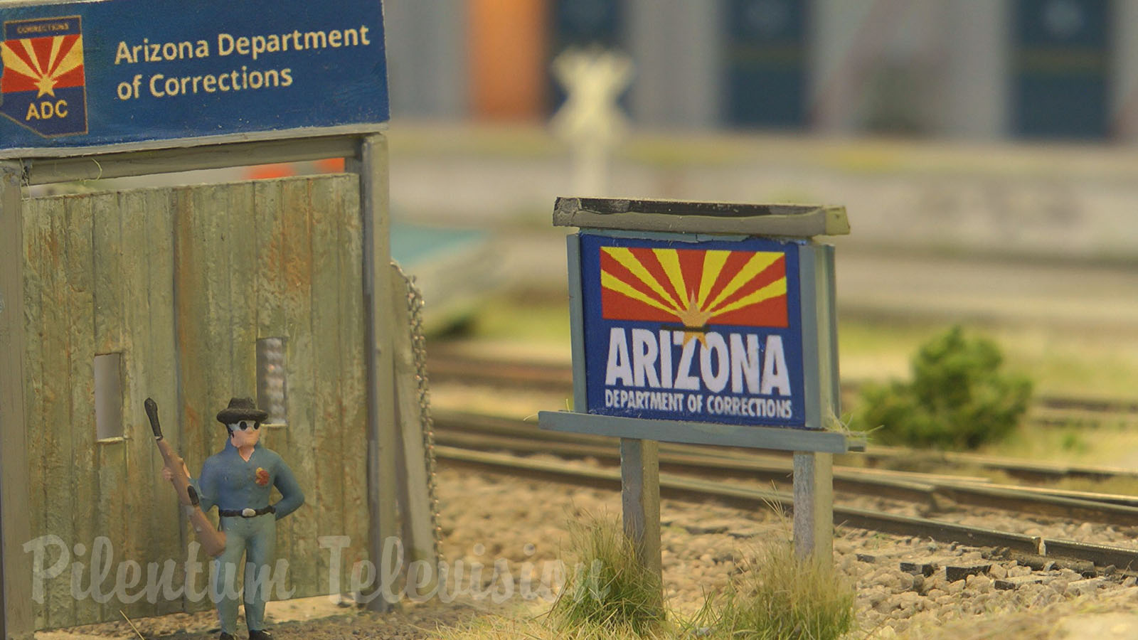 Rail Transport Modeling in Front of the “Arizona Cold Storage Warehouse”: Industry Switching Layout in HO Scale