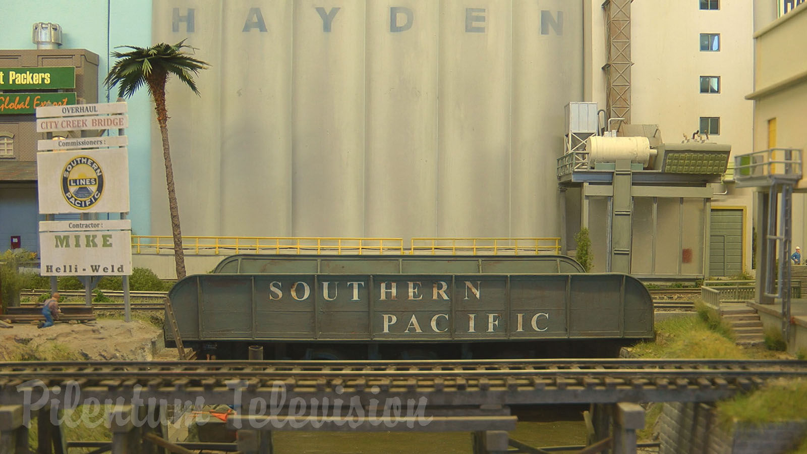 Rail Transport Modeling in Front of the “Arizona Cold Storage Warehouse”: Industry Switching Layout in HO Scale